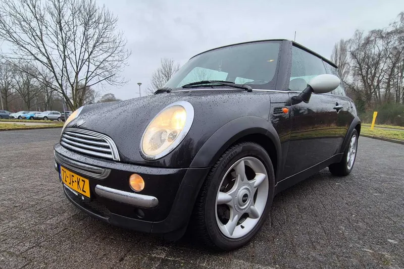 MINI Cooper (2002)