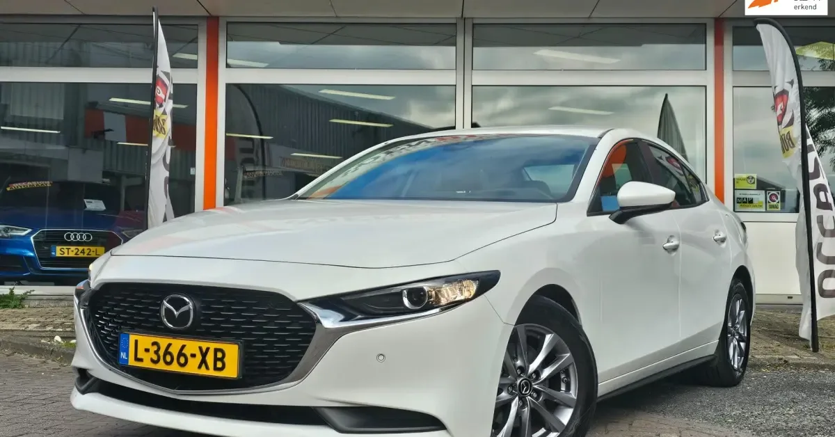 Mazda 3 (2021) — foto 1