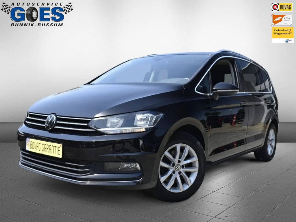 Volkswagen Touran (2023) — foto 1