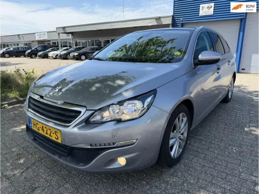 Peugeot 308 (2015) — foto 1