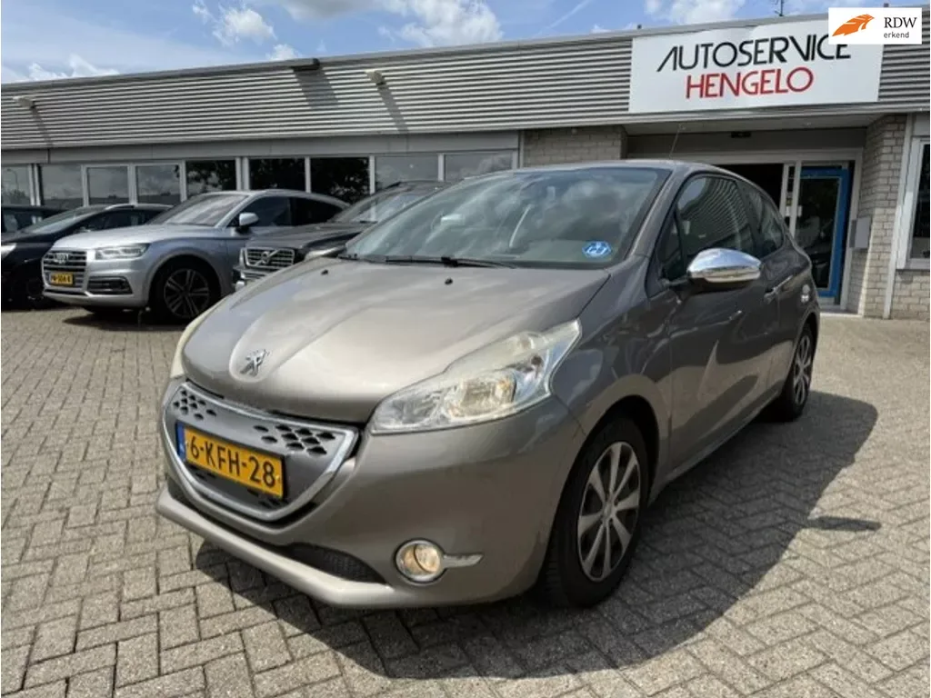 Peugeot 208 (2013) — foto 1
