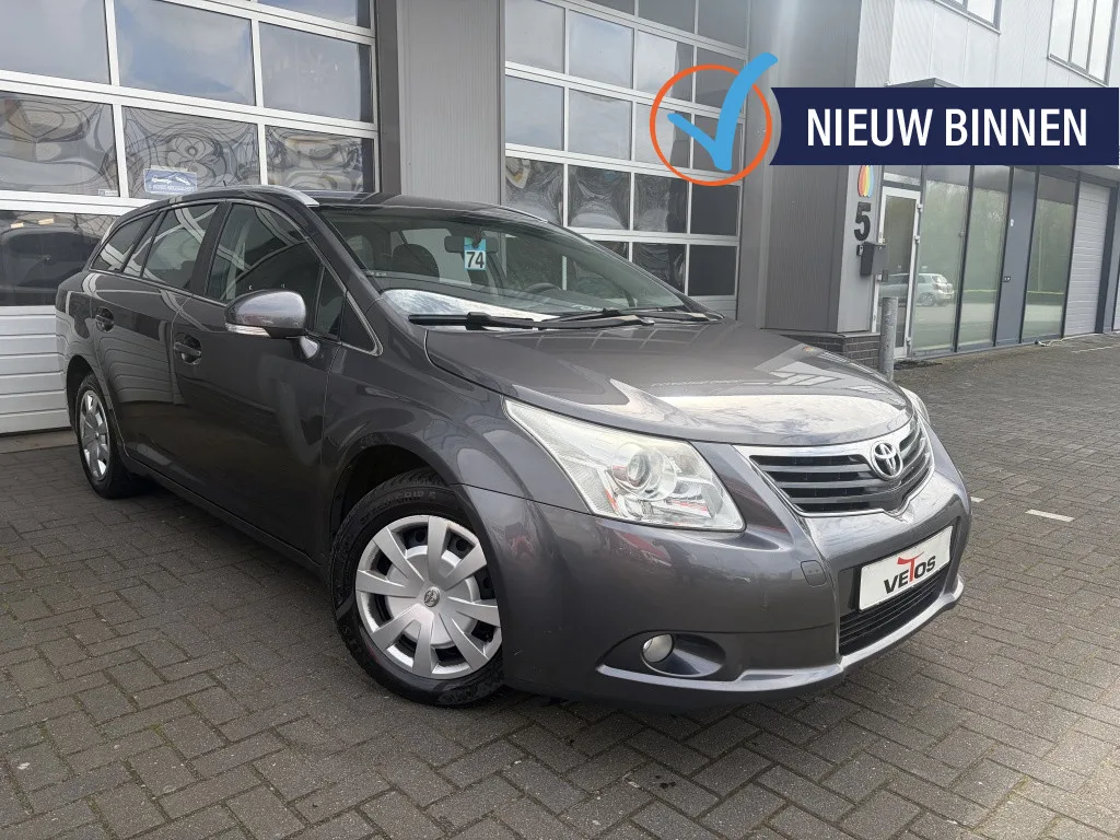 Toyota Avensis (2009) — foto 1