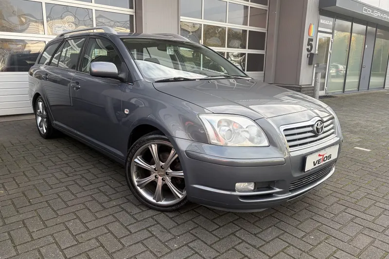 Toyota Avensis (2004)