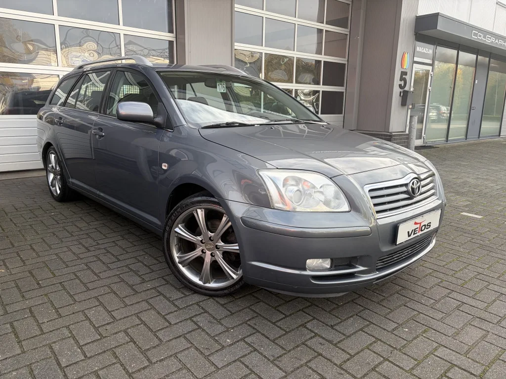 Toyota Avensis (2004) — foto 1