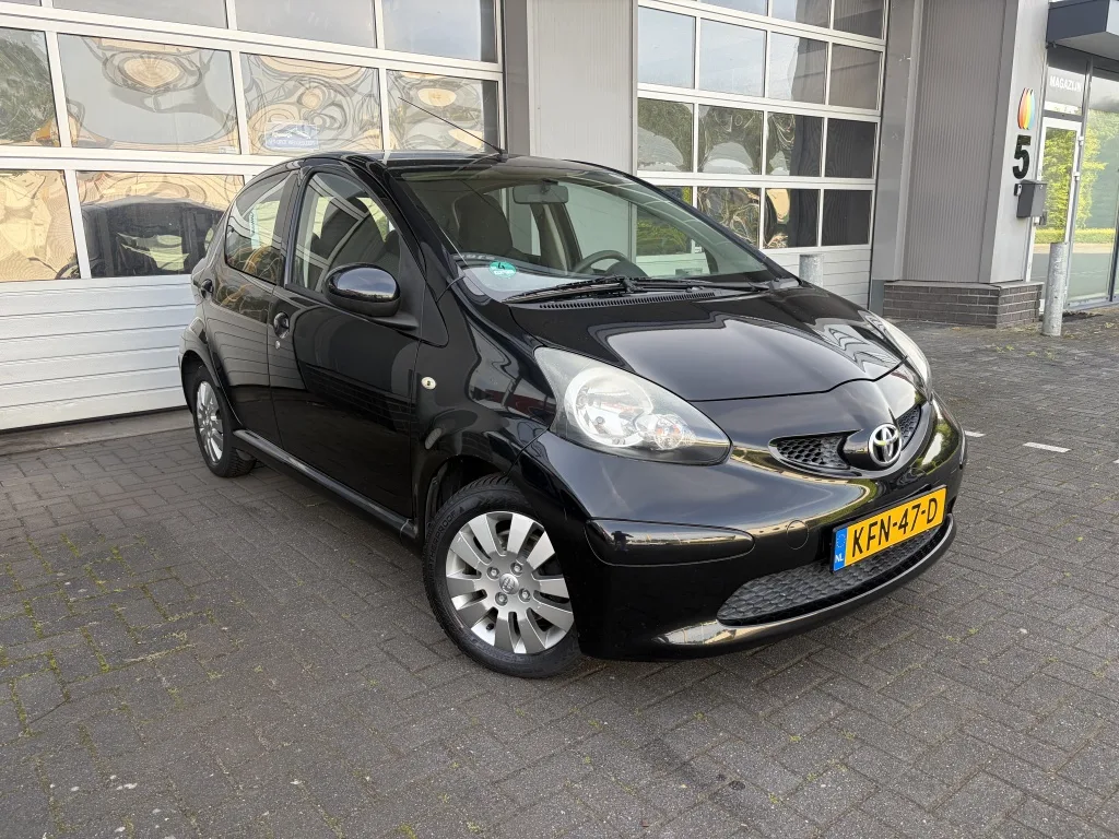 Toyota Aygo (2010) — foto 1