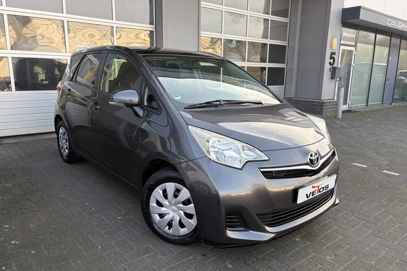Toyota Verso-S (2012)
