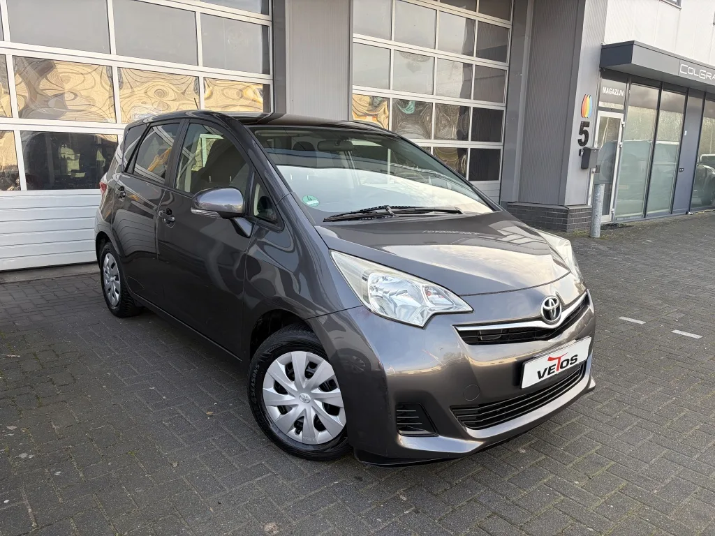 Toyota Verso-S (2012) — foto 1