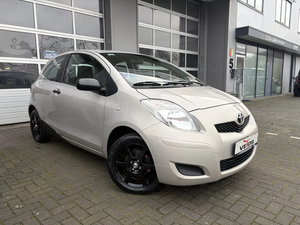 Toyota Yaris (2009) — foto 1
