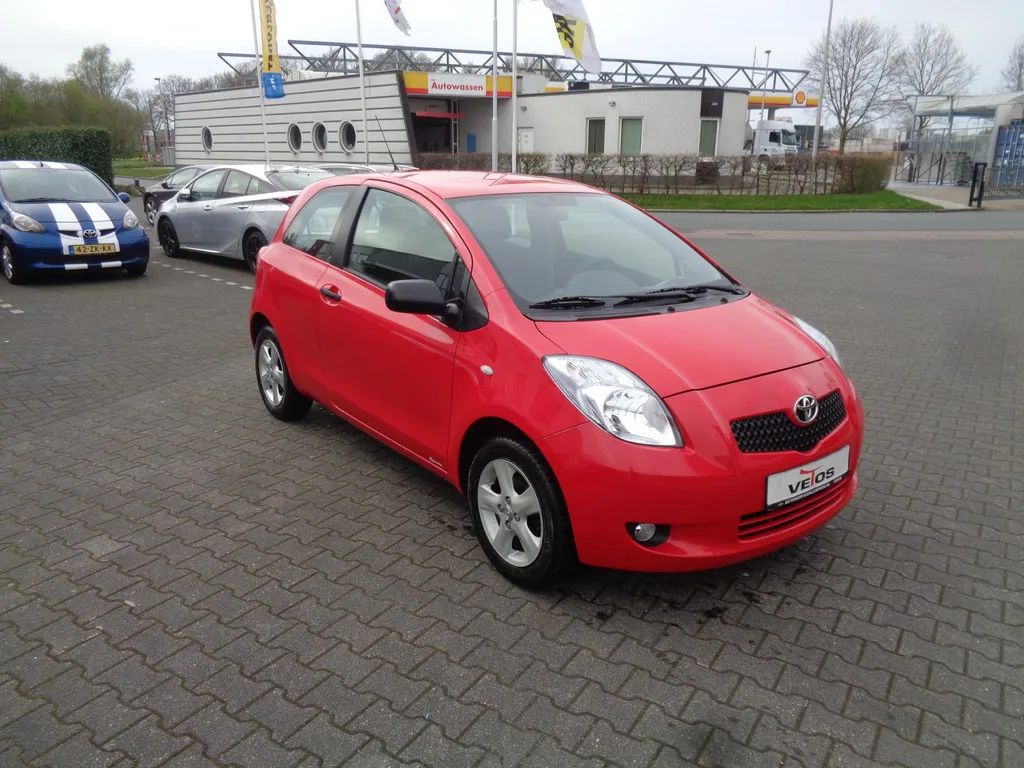 Toyota Yaris (2008) — foto 1