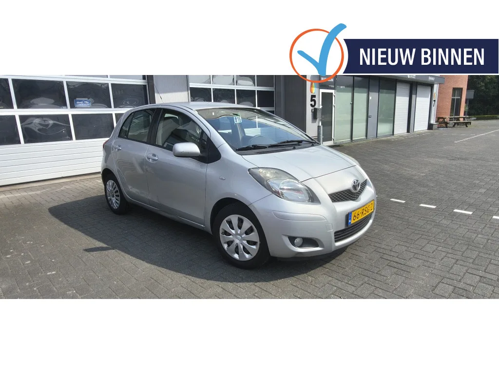 Toyota Yaris (2011) — foto 1