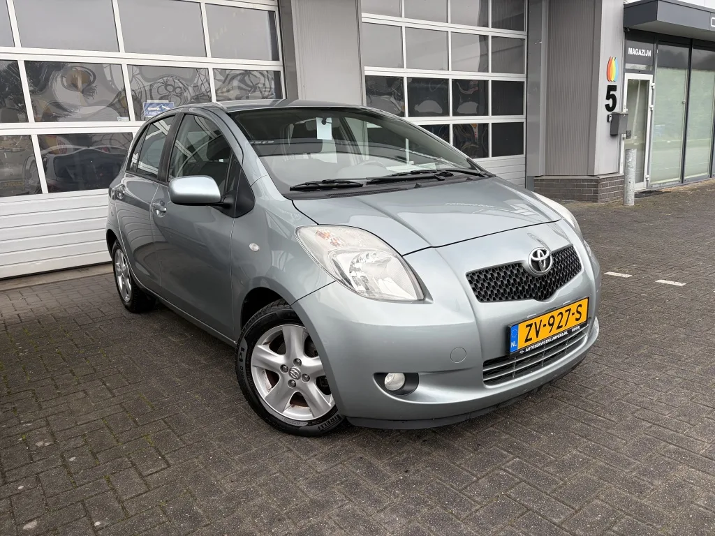 Toyota Yaris (2006) — foto 1