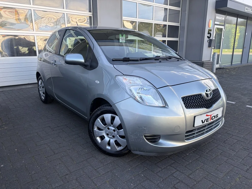Toyota Yaris (2006) — foto 1
