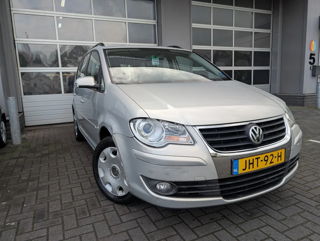 Volkswagen Touran (2008) — foto 1