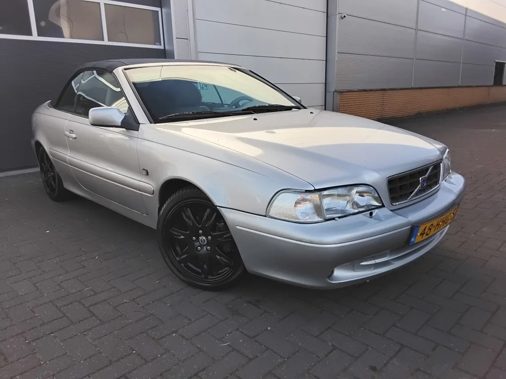 Volvo C70 (2004) — foto 1