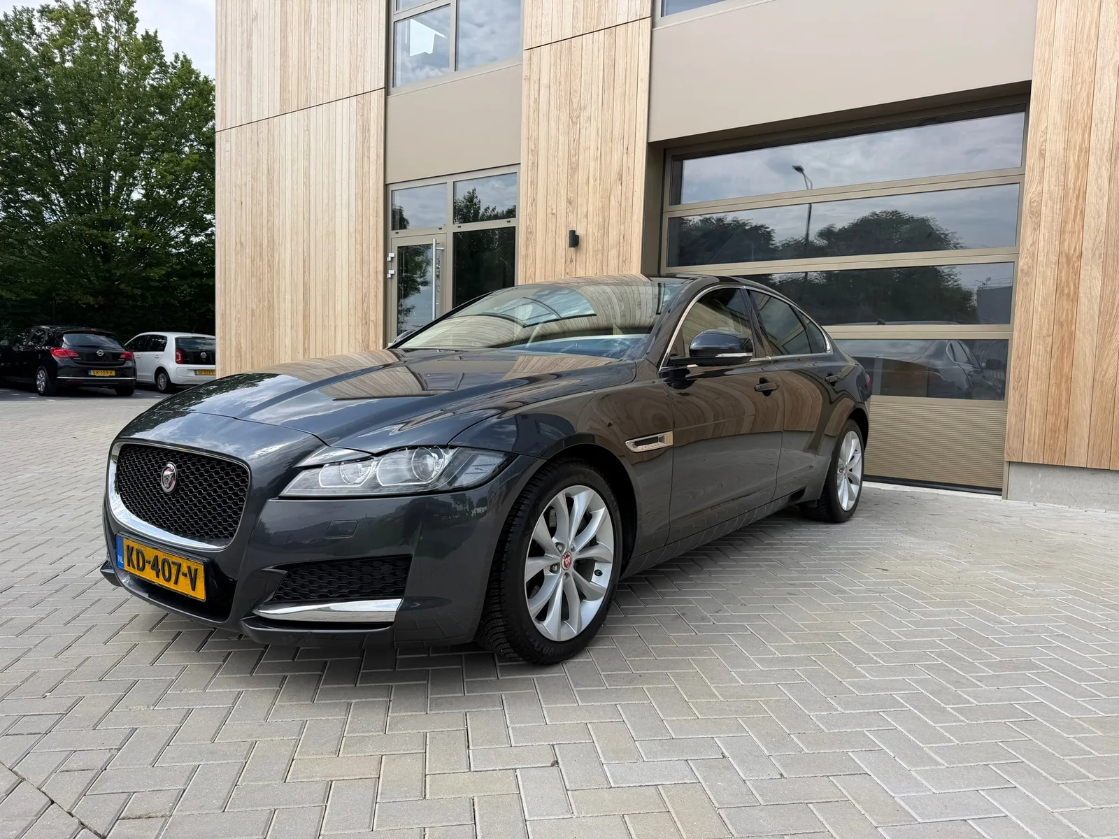 Jaguar XF (2016) — foto 1