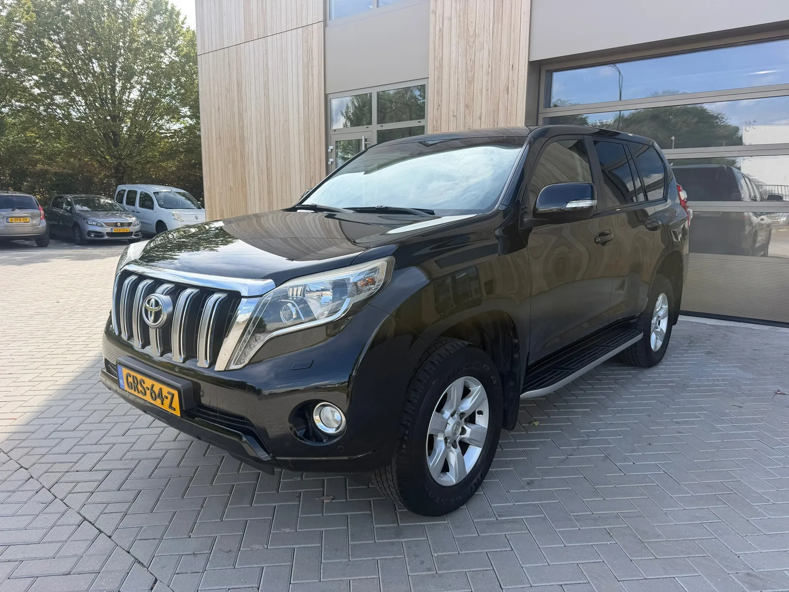 Toyota Land Cruiser (2014) — foto 1