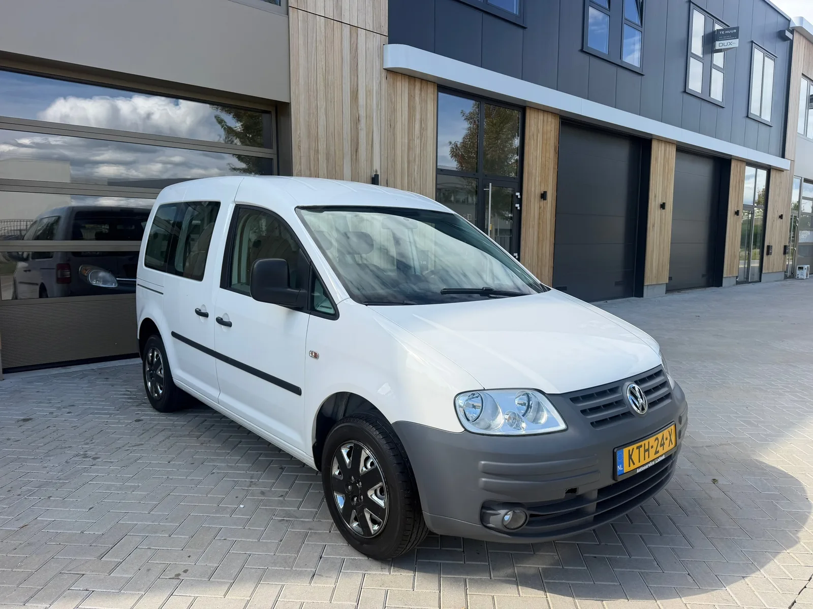 Volkswagen Caddy (2009) — foto 1