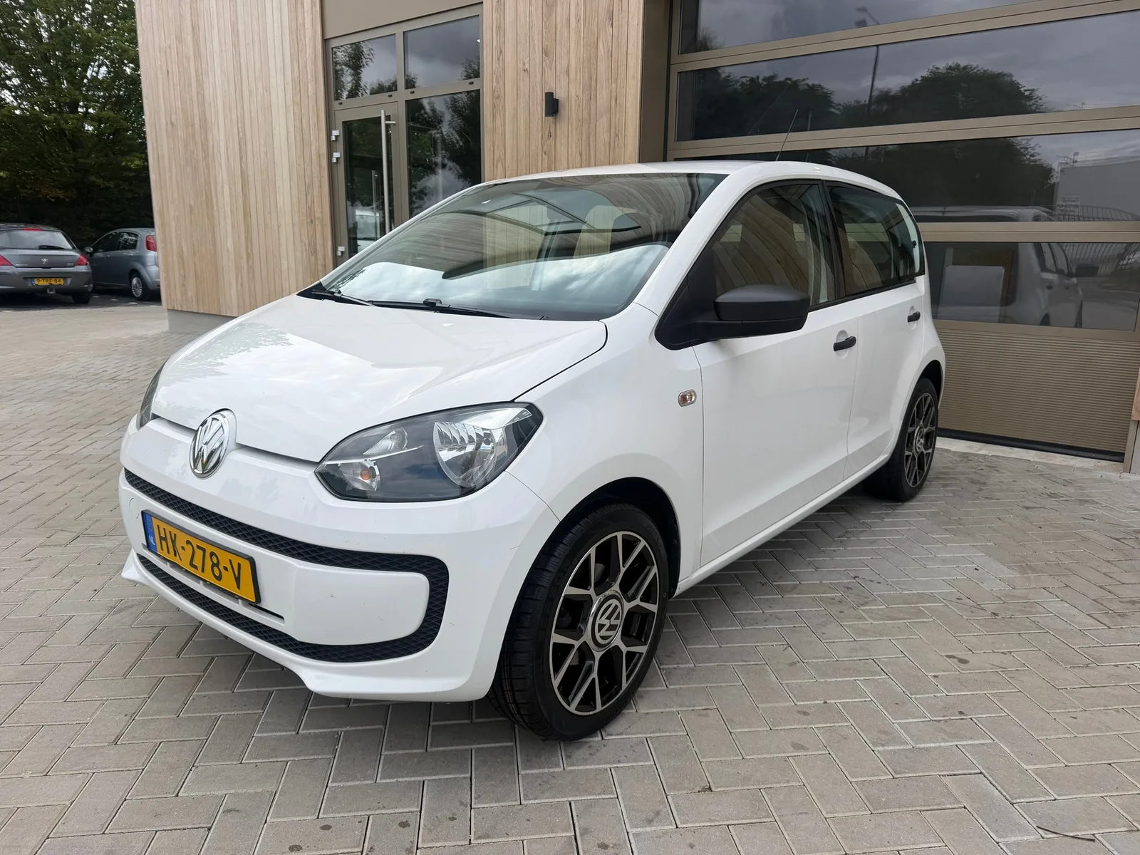 Volkswagen Up! (2015) — foto 1