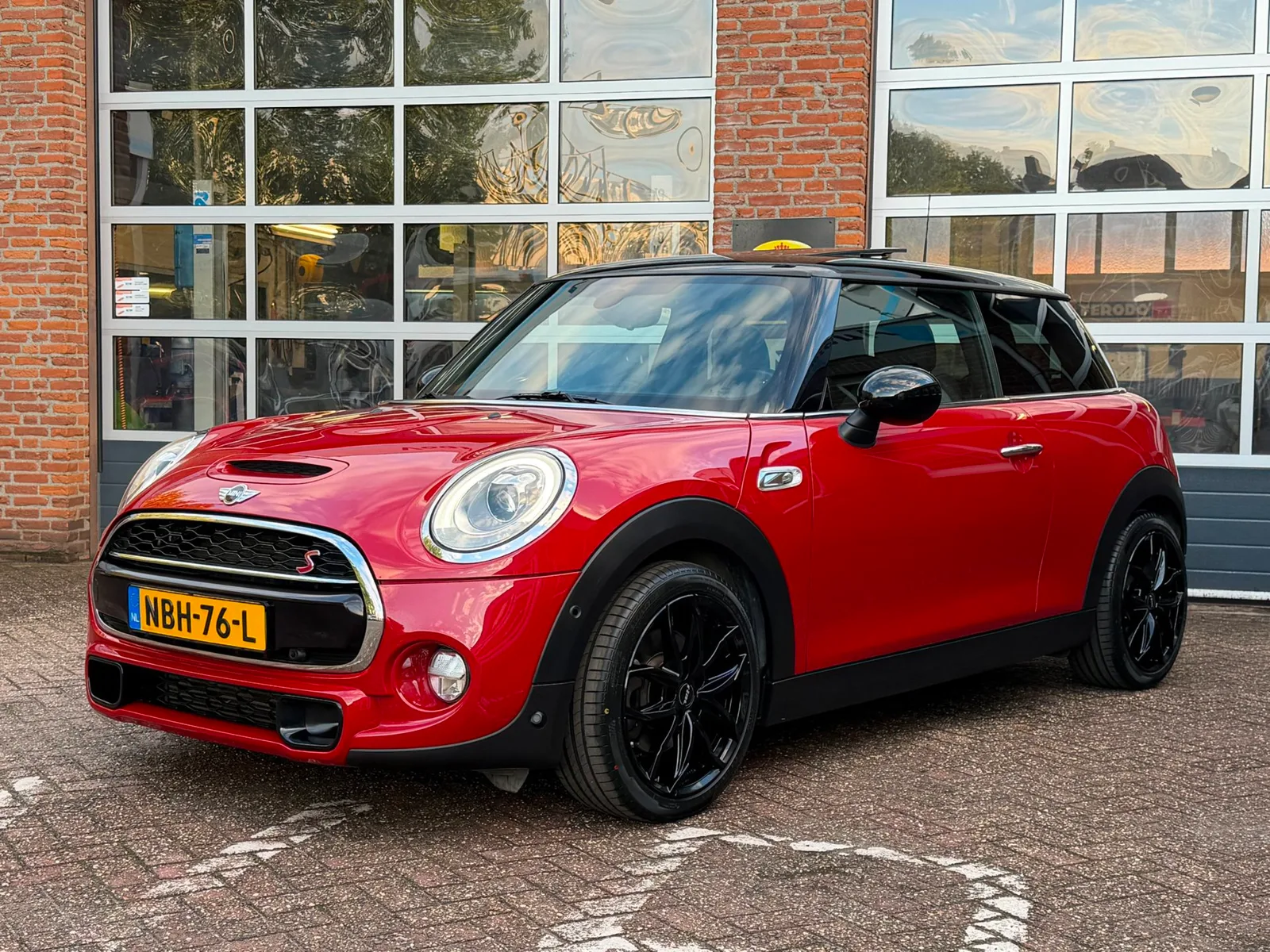 MINI Cooper S (2018) — foto 1