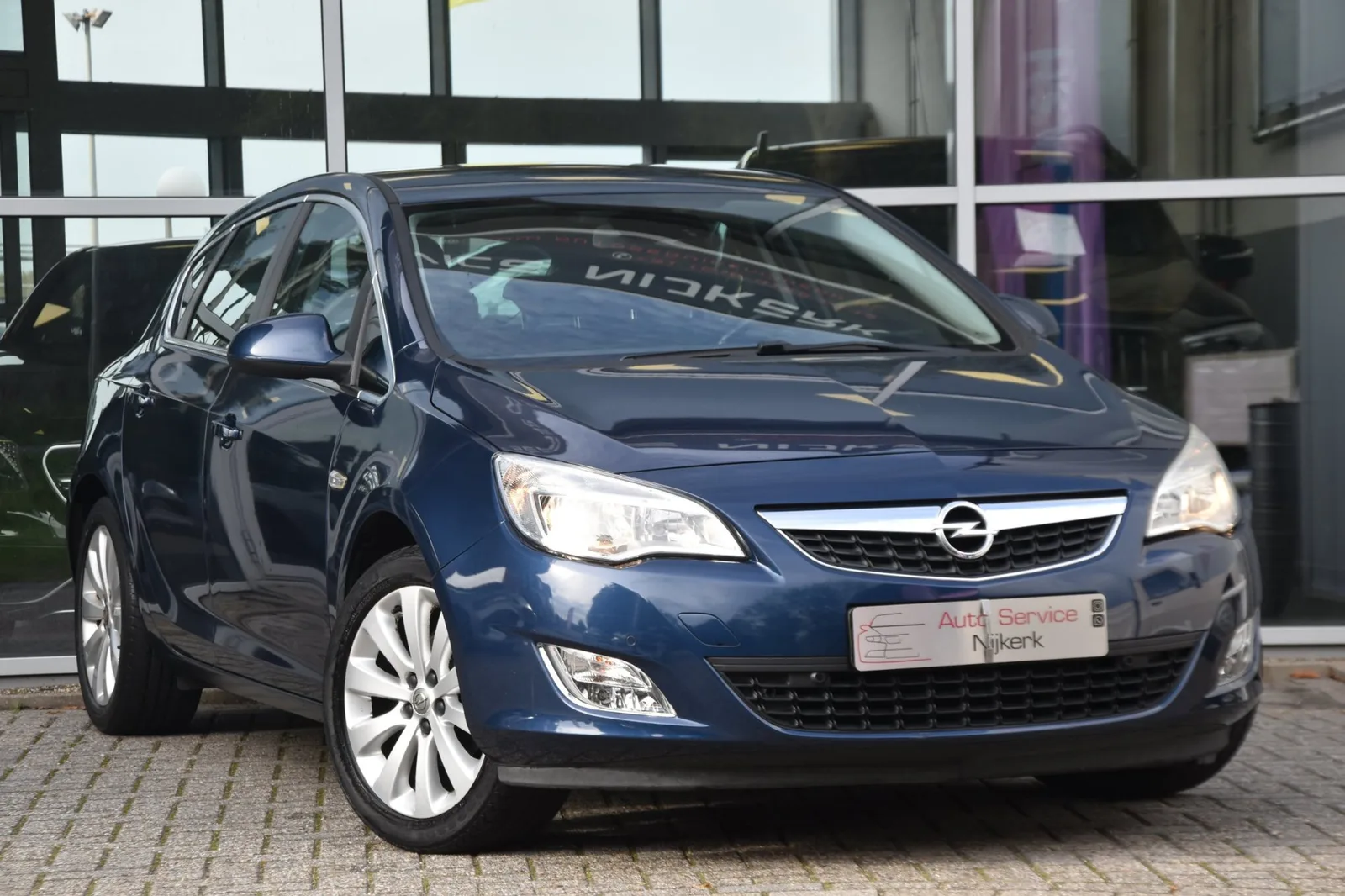 Opel Astra (2011) — foto 1
