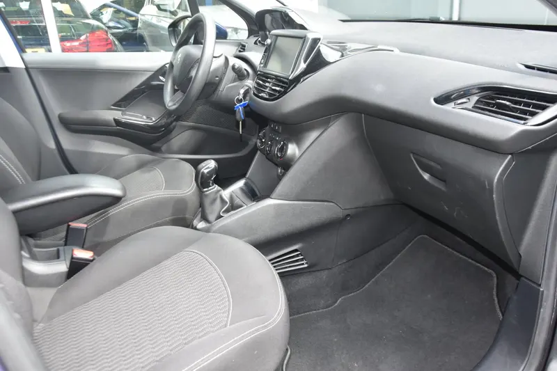 Peugeot 208 (2017)
