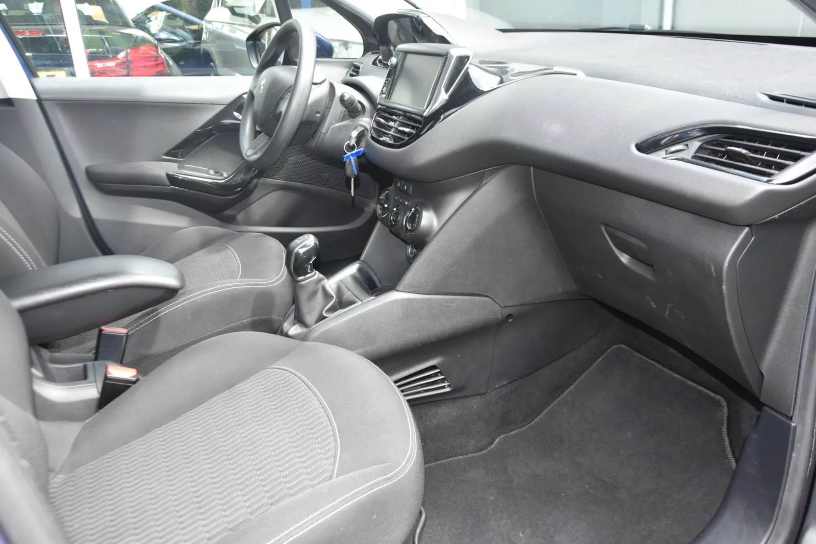 Peugeot 208 (2017) — foto 1