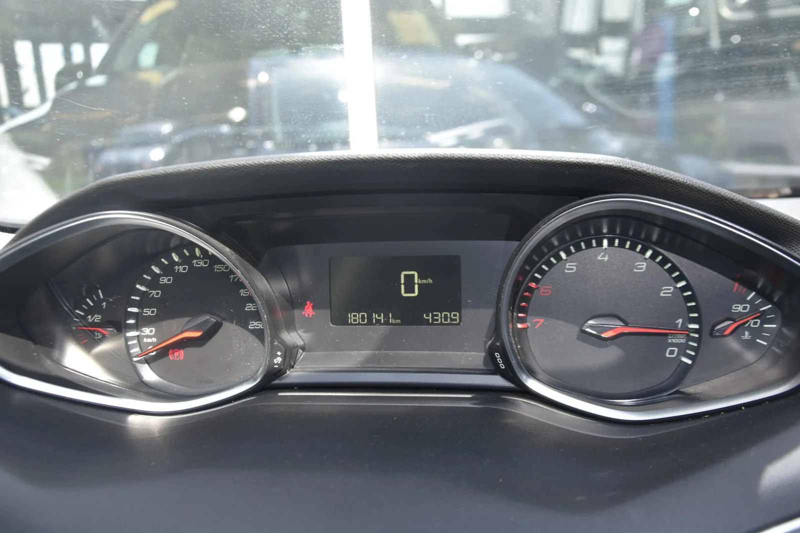 Peugeot 308 (2016) — foto 1