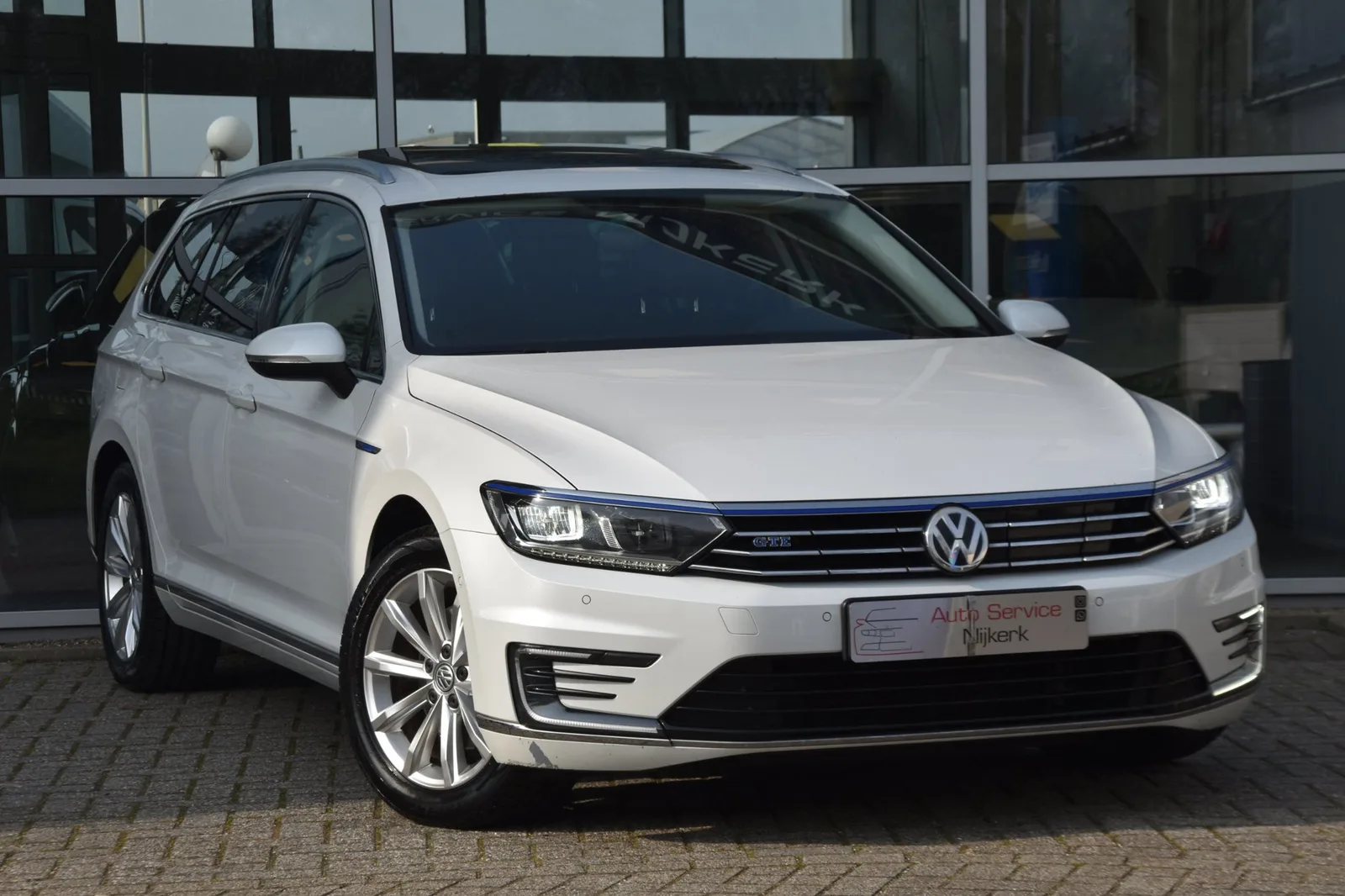 Volkswagen Passat (2015) — foto 1