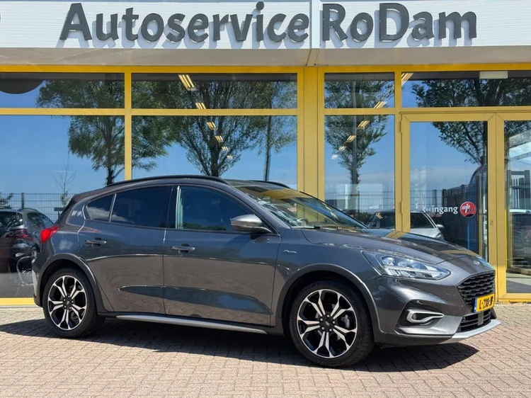Ford Focus (2021) — foto 1