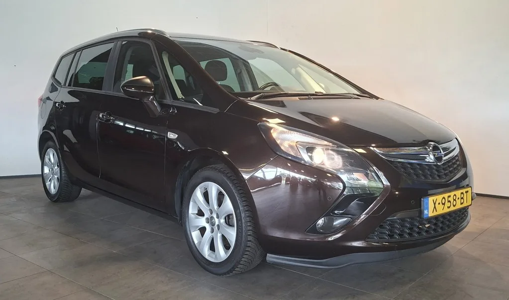 Opel Zafira Tourer (2015) — foto 1