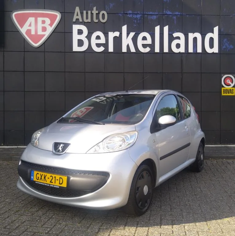 Peugeot 107 (2008) — foto 1