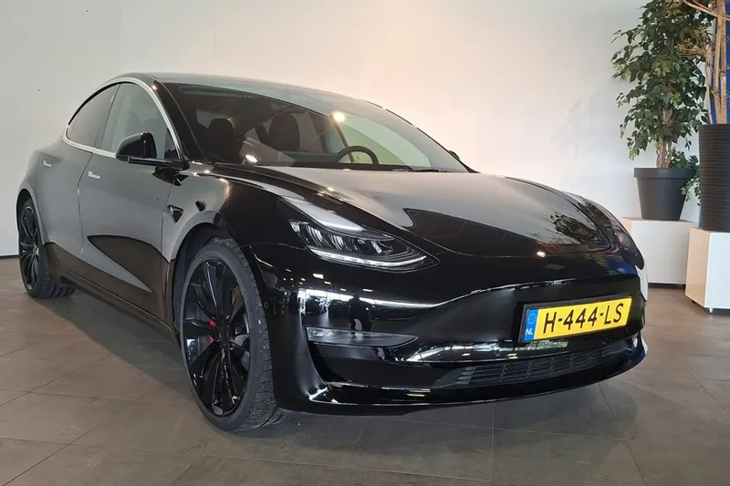 Tesla Model 3 (2020)