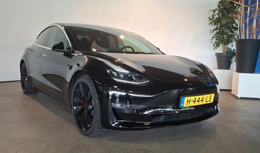 Tesla Model 3 (2020) — foto 1