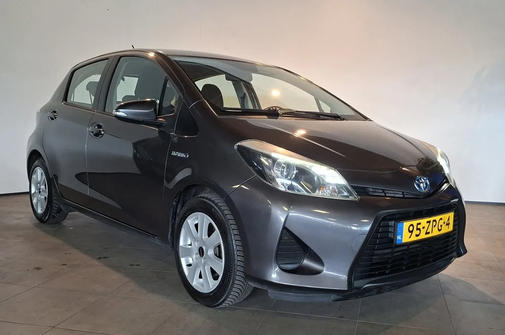 Toyota Yaris (2013) — foto 1