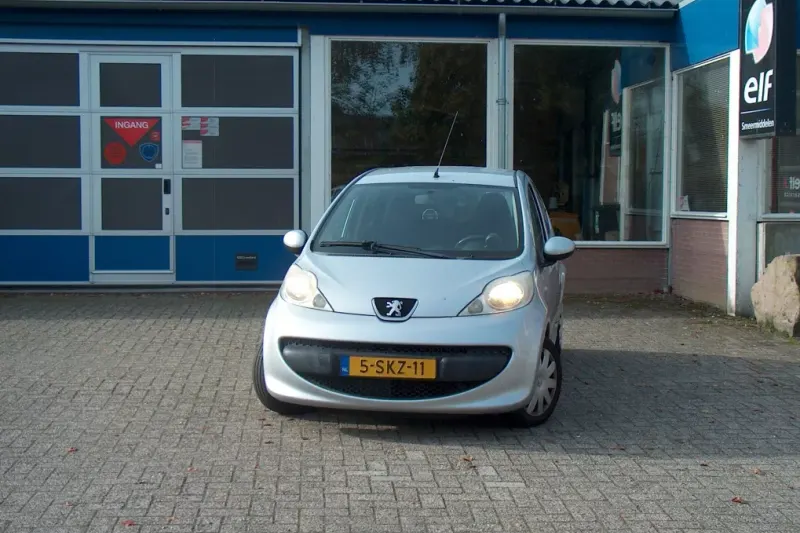 Peugeot 107 (2008)