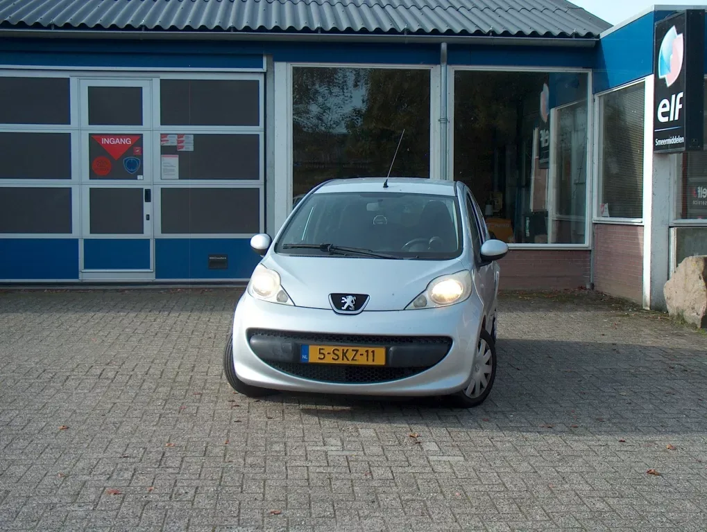 Peugeot 107 (2008) — foto 1
