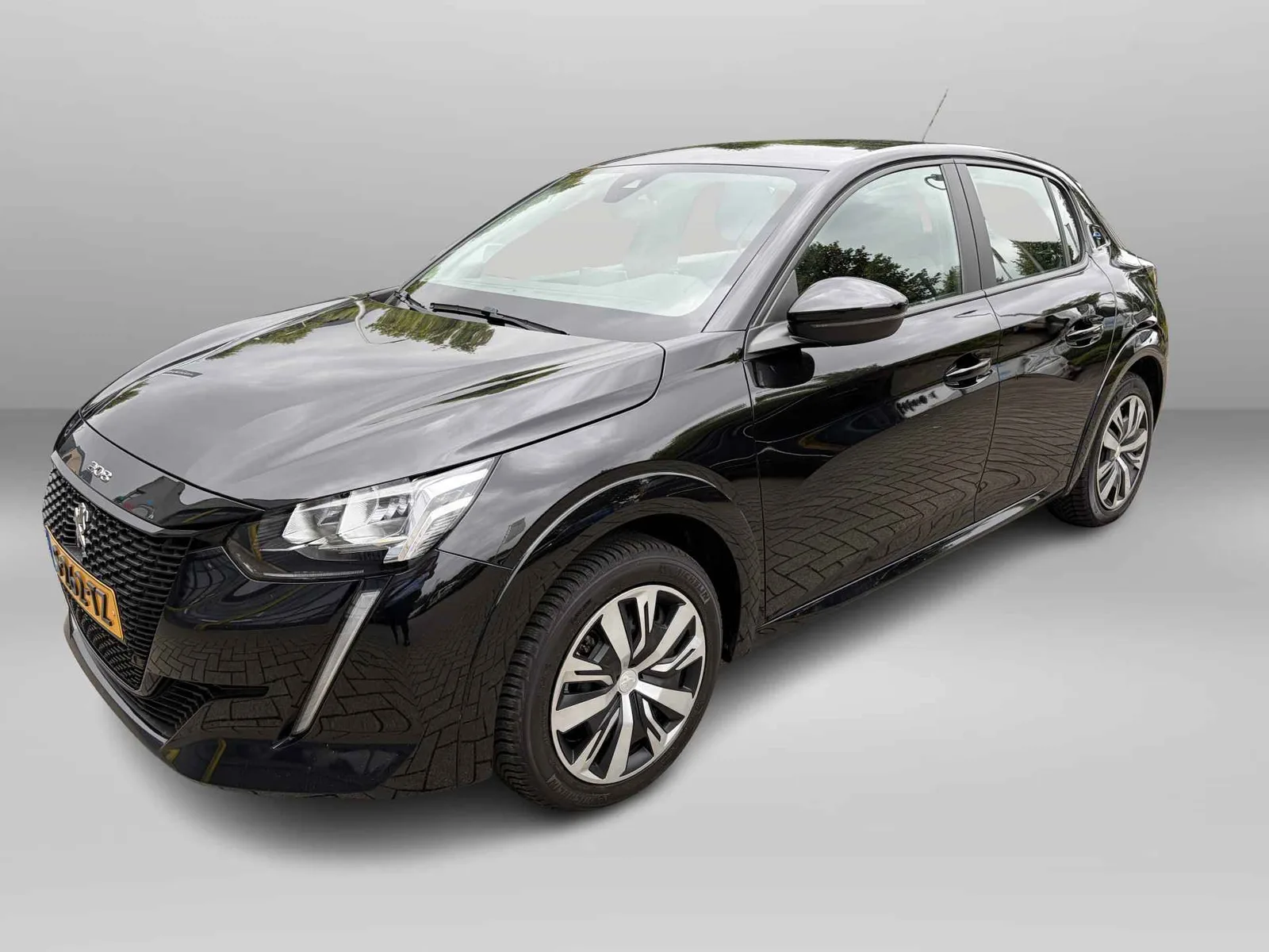 Peugeot e-208 (2023) — foto 1