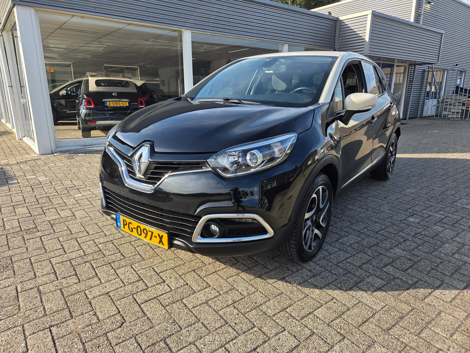 Renault Captur (2017) — foto 1