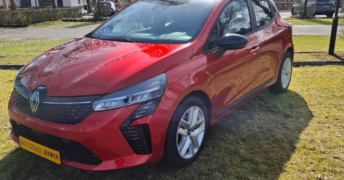Renault Clio (2024) — foto 1