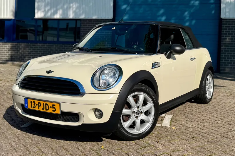 MINI Cabrio (2011)