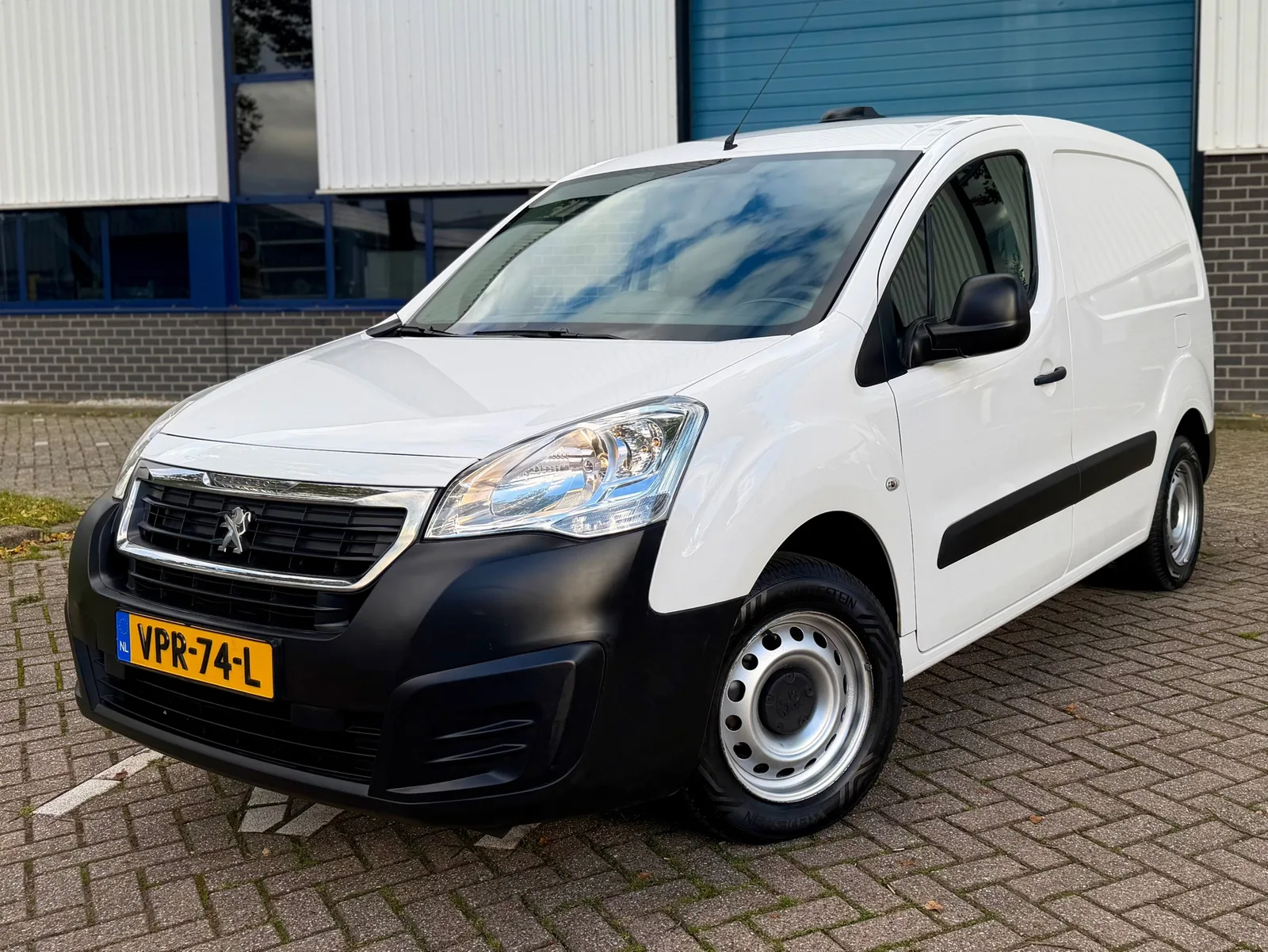 Peugeot Partner (2017) — foto 1