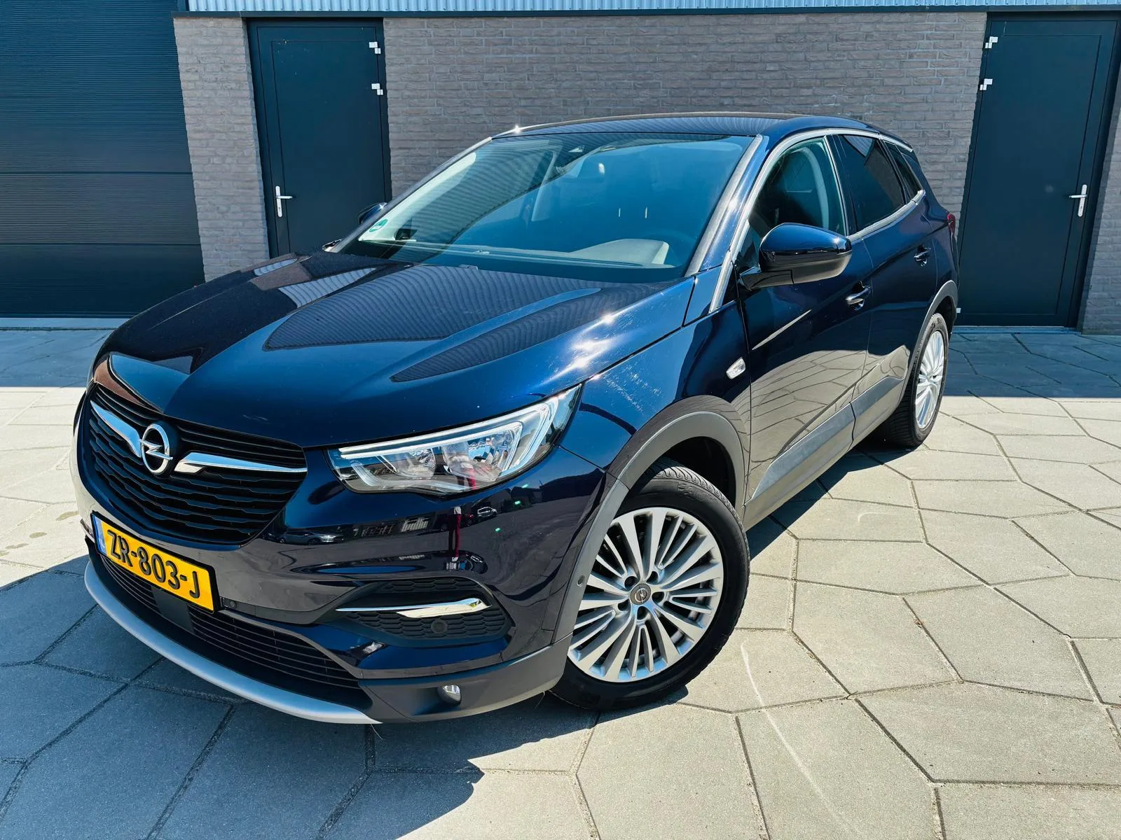 Opel Grandland X (2019) — foto 1