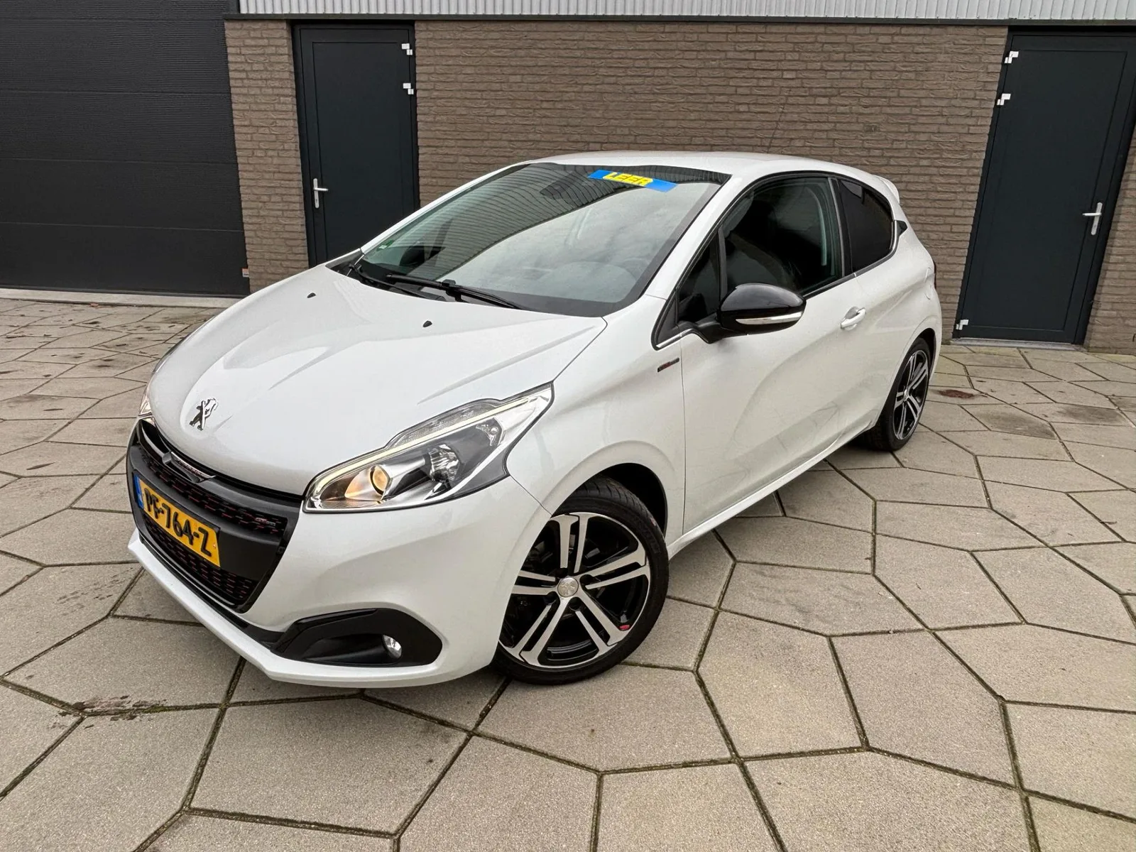 Peugeot 208 (2017) — foto 1
