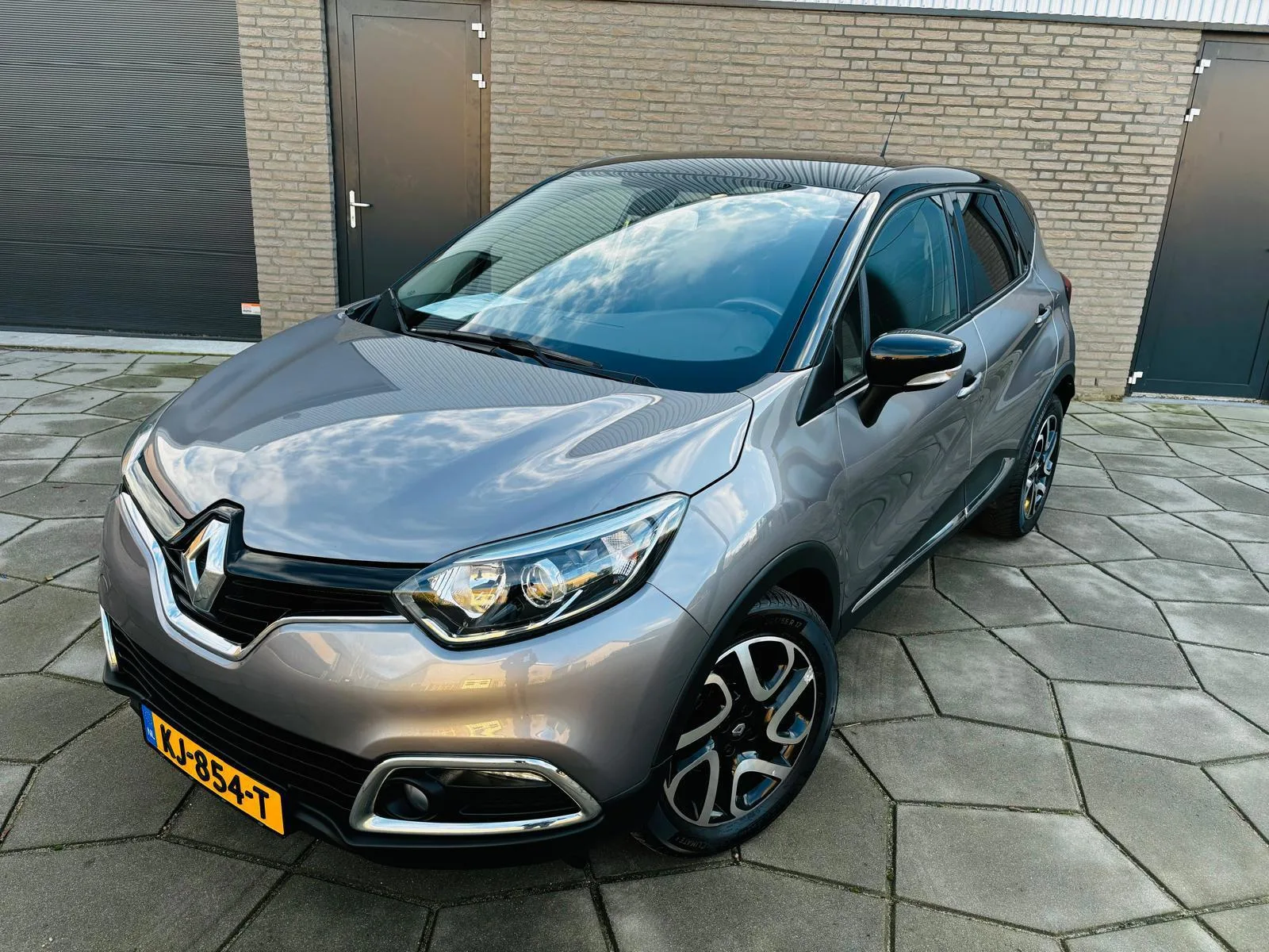 Renault Captur (2016) — foto 1