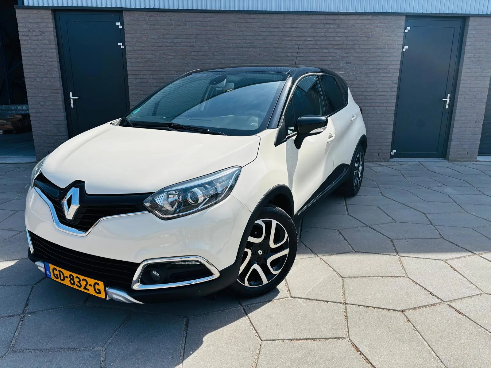 Renault Captur (2015) — foto 1