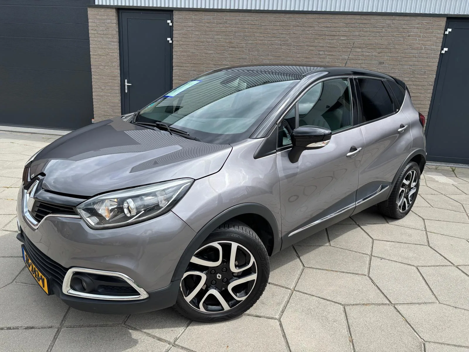Renault Captur (2016) — foto 1