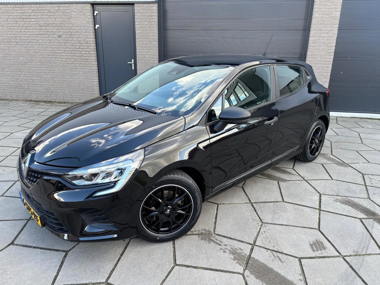Renault Clio (2019) — foto 1