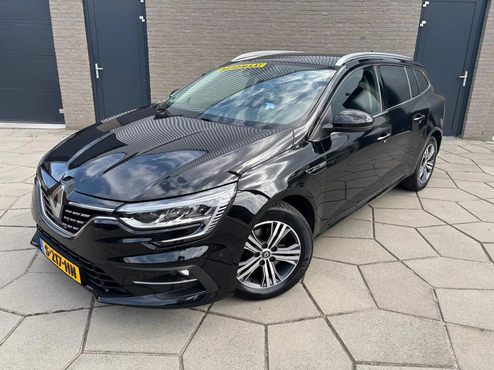 Renault Mégane (2023) — foto 1