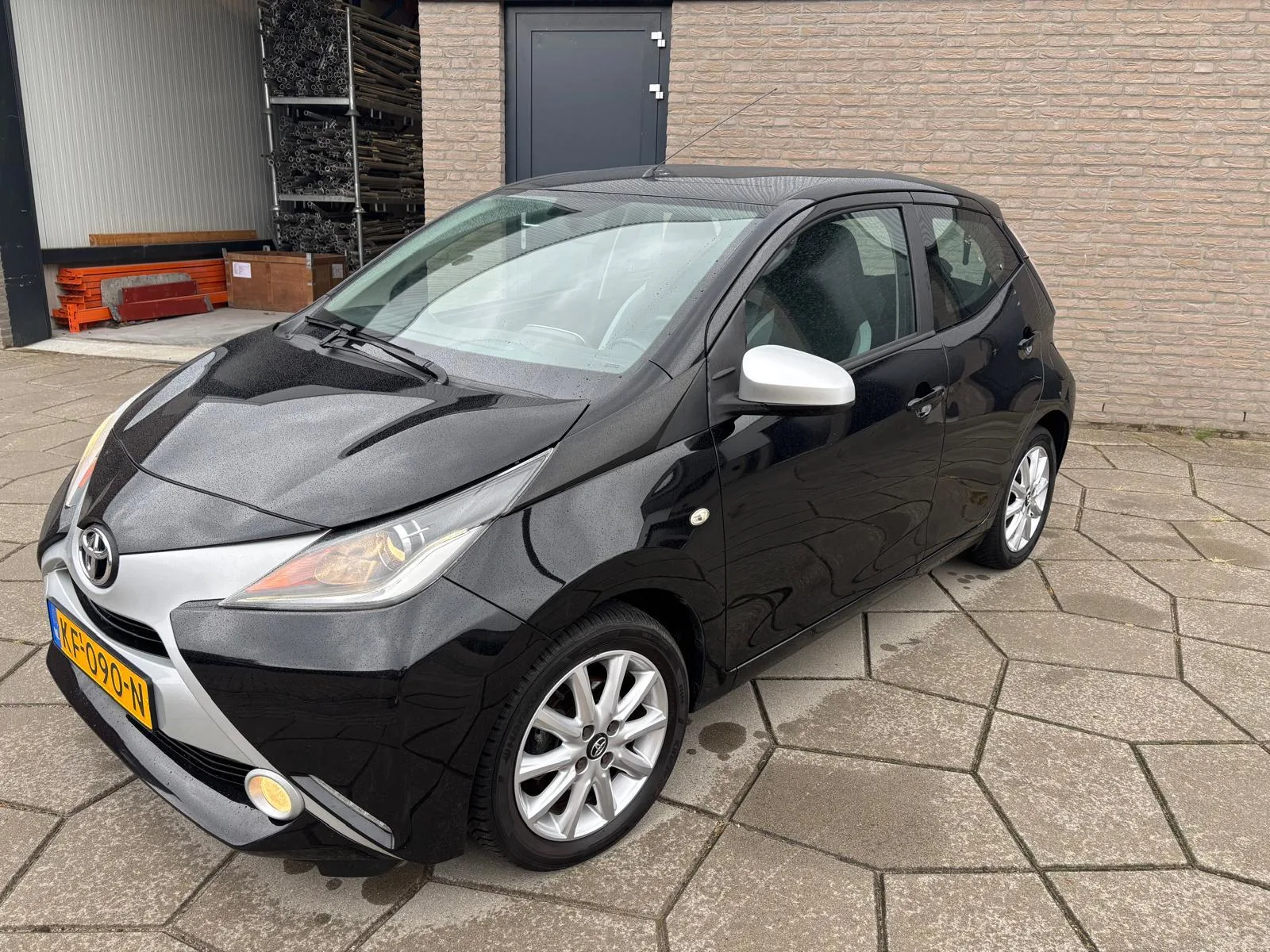Toyota Aygo (2016) — foto 1