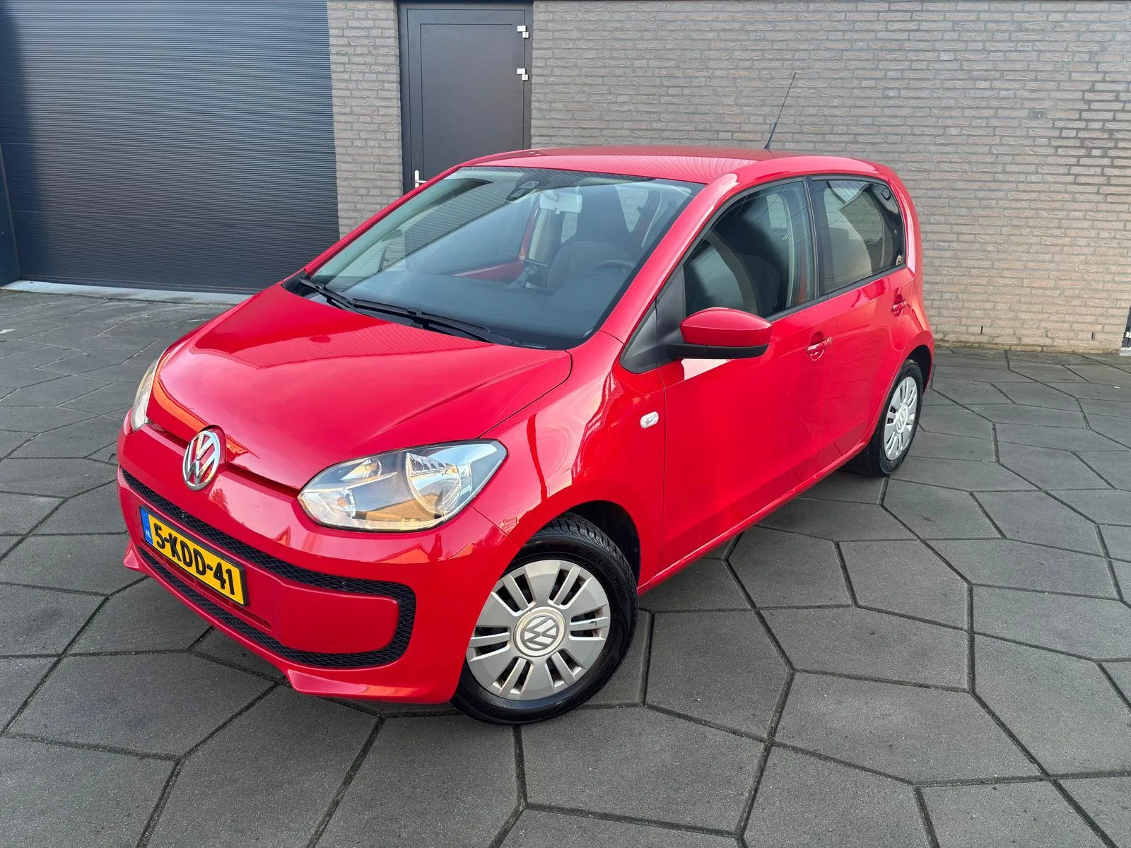 Volkswagen Up! (2013) — foto 1